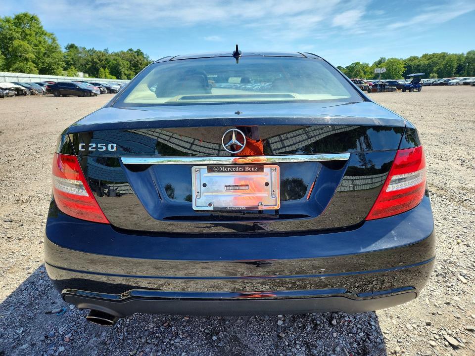 2015 Mercedes-benz C მანქანა იყიდება აუქციონზე, vin: WDDGJ4HB3FG431561, აუქციონის ნომერი: 57384616