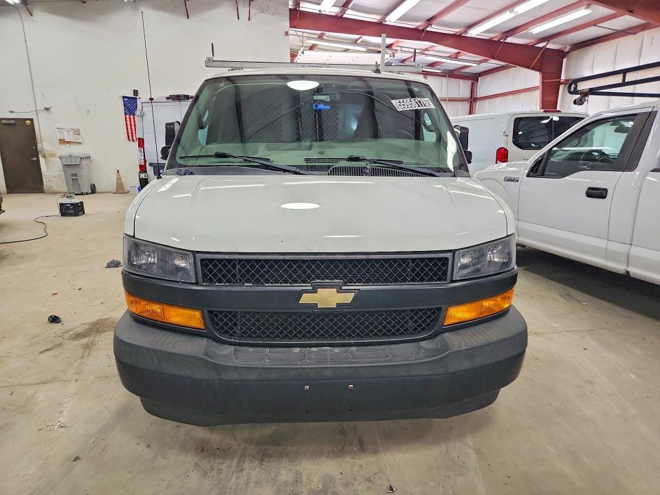 55958176 :رقم المزاد ، 1GCWGAFP2L1165692 vin ، 2020 Chevrolet Express G2500 مزاد بيع