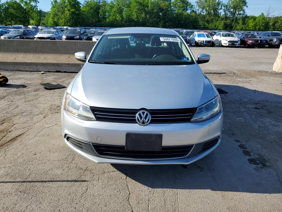 56821946 :رقم المزاد ، 3VWD17AJ3EM227053 vin ، 2014 Volkswagen Jetta مزاد بيع