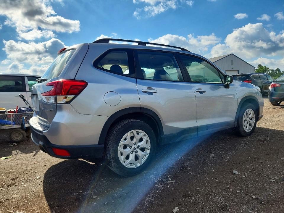 58020916 :رقم المزاد ، JF2SKADC3MH551156 vin ، 2021 Subaru Forester مزاد بيع