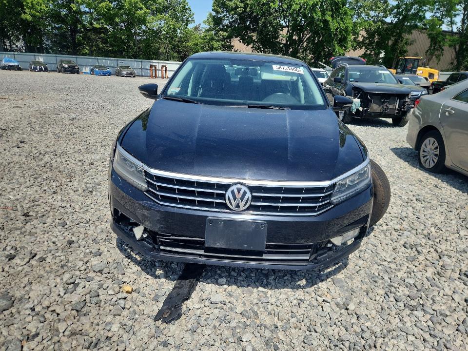 56151406 :رقم المزاد ، 1VWBT7A37HC044330 vin ، 2017 Volkswagen Passat مزاد بيع