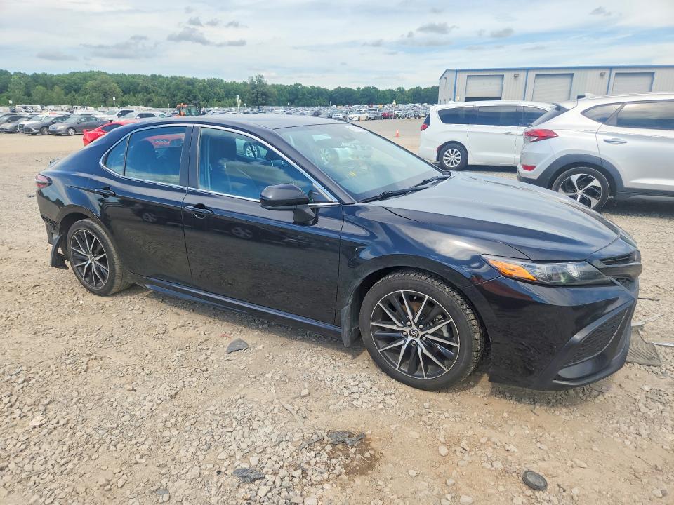 57116916 :رقم المزاد ، 4T1G11AK9MU570607 vin ، 2021 Toyota Camry مزاد بيع