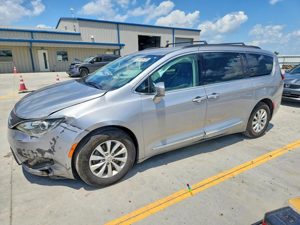 59136706 :رقم المزاد ، 2C4RC1BG9HR593986 vin ، 2017 Chrysler Pacifica مزاد بيع