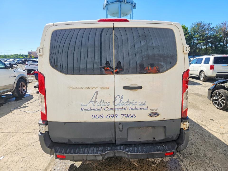 63930106 :رقم المزاد ، 1FTYR1ZM1HKA64083 vin ، 2017 Ford Transit مزاد بيع