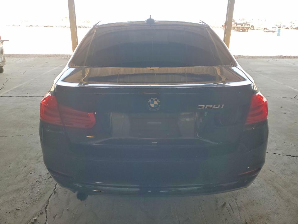 56841076 :رقم المزاد ، WBA8E1G52JNU91572 vin ، 2018 Bmw 320 مزاد بيع