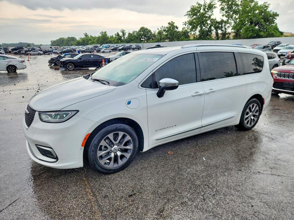 Auction sale of the 2023 Chrysler Pacifica, vin: 2C4RC1N73PR542493, lot number: 57705476