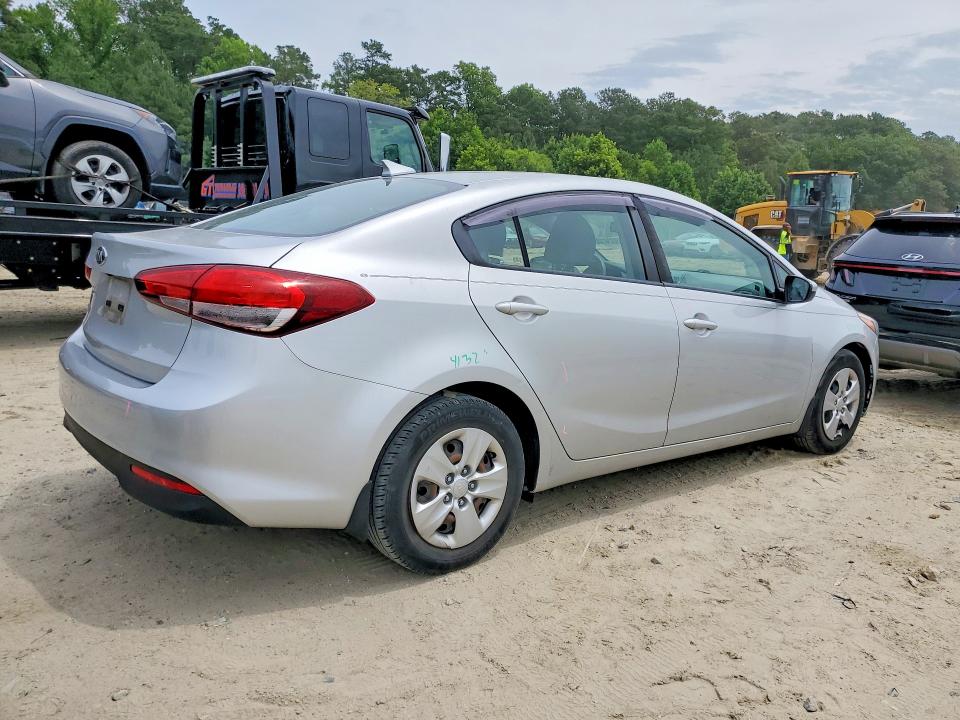 2018 Kia Forte მანქანა იყიდება აუქციონზე, vin: 3KPFL4A75JE280852, აუქციონის ნომერი: 58024106