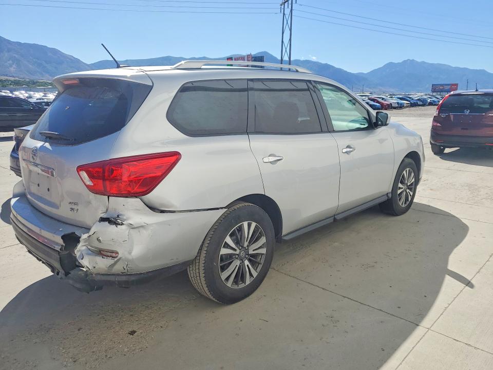 57048636 :رقم المزاد ، 5N1DR2MM8HC682227 vin ، 2017 Nissan Pathfinder مزاد بيع