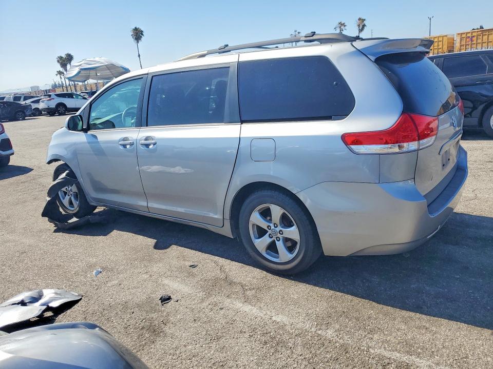 2012 Toyota Sienna მანქანა იყიდება აუქციონზე, vin: 5TDKK3DC4CS261013, აუქციონის ნომერი: 55780686
