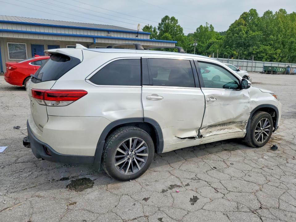56446386 :رقم المزاد ، 5TDJZRFH2HS365509 vin ، 2017 Toyota Highlander مزاد بيع