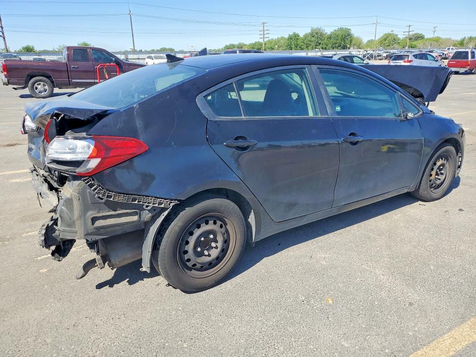 56529346 :رقم المزاد ، 3KPFK4A7XHE077470 vin ، 2017 Kia Forte مزاد بيع