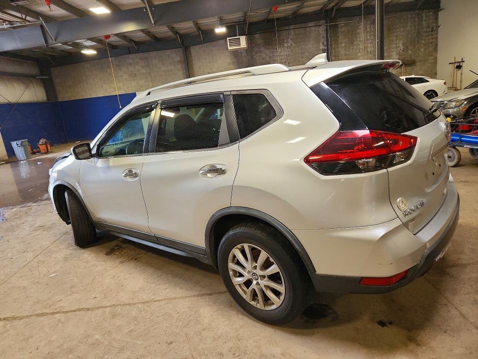 57932696 :رقم المزاد ، KNMAT2MV8JP528892 vin ، 2018 Nissan Rogue مزاد بيع