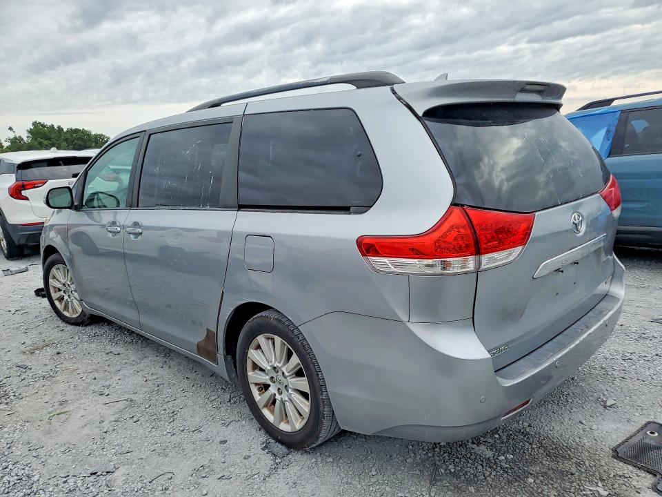 55916776 :رقم المزاد ، 5TDYK3DC6DS327007 vin ، 2013 Toyota Sienna مزاد بيع