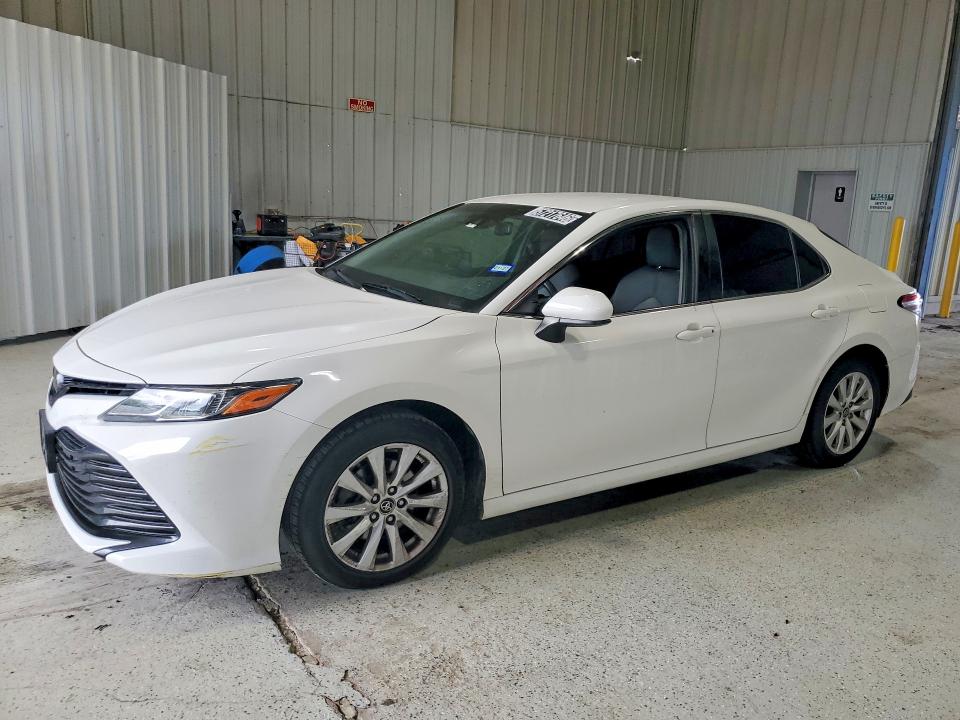 57217646 :رقم المزاد ، JTNB11HK8J3033406 vin ، 2018 Toyota Camry مزاد بيع