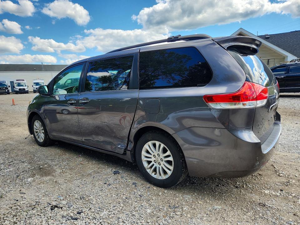 57301946 :رقم المزاد ، 5TDYK3DC5DS362220 vin ، 2013 Toyota Sienna مزاد بيع