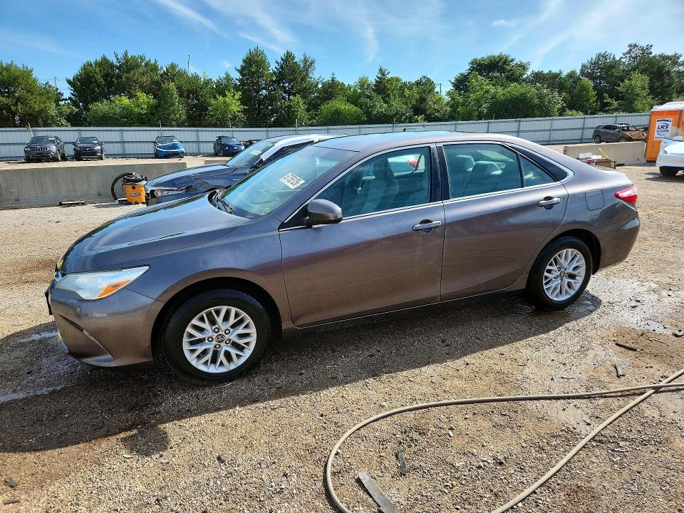 57755126 :رقم المزاد ، 4T1BF1FK1GU228772 vin ، 2016 Toyota Camry مزاد بيع