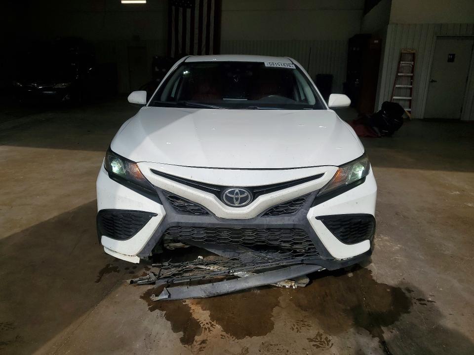 59151476 :رقم المزاد ، 4T1G11AK2MU467531 vin ، 2021 Toyota Camry مزاد بيع