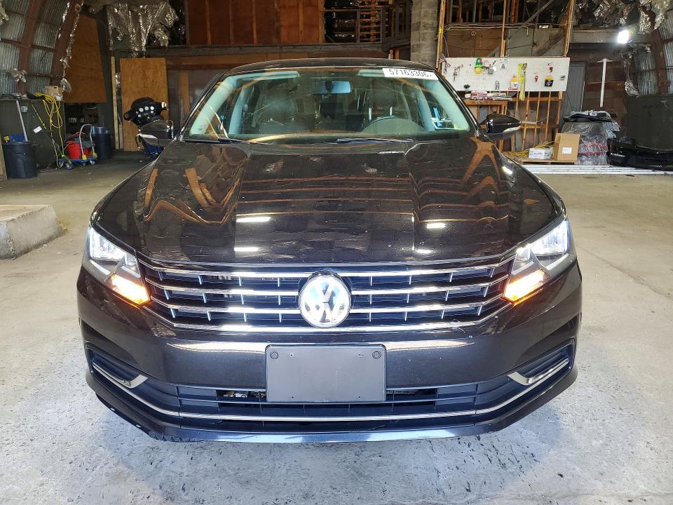 57163306 :رقم المزاد ، 1VWBT7A38HC040013 vin ، 2017 Volkswagen Passat مزاد بيع