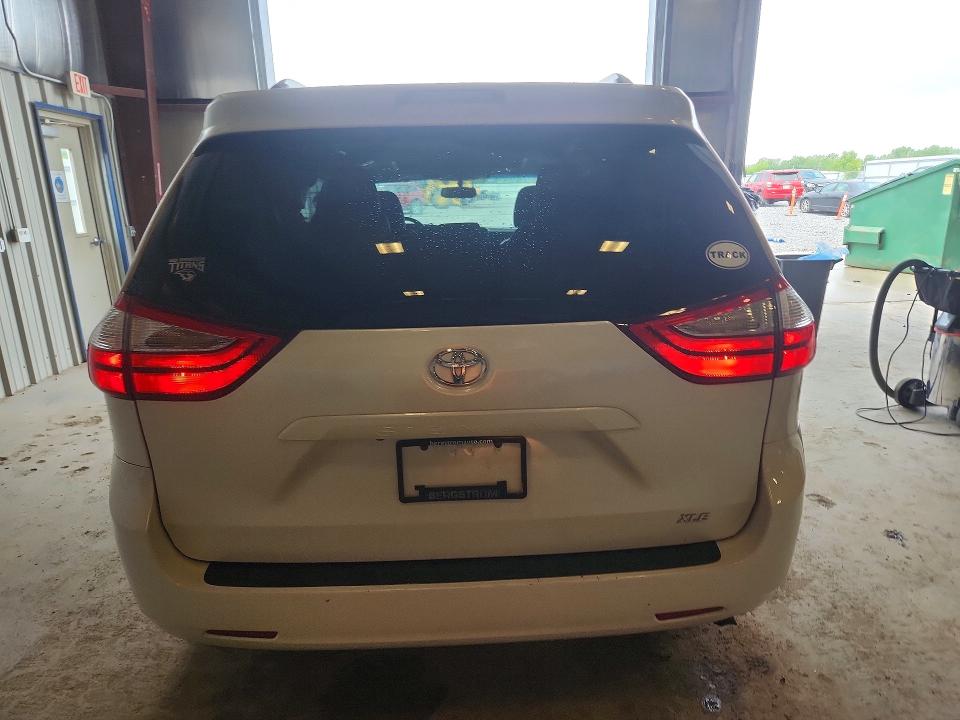 57058406 :رقم المزاد ، 5TDYZ3DC3HS874088 vin ، 2017 Toyota Sienna مزاد بيع