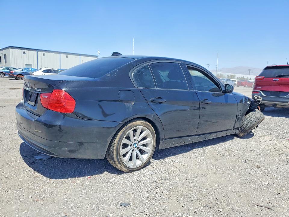56798066 :رقم المزاد ، WBAPH5G53BNM81063 vin ، 2011 Bmw 328 مزاد بيع