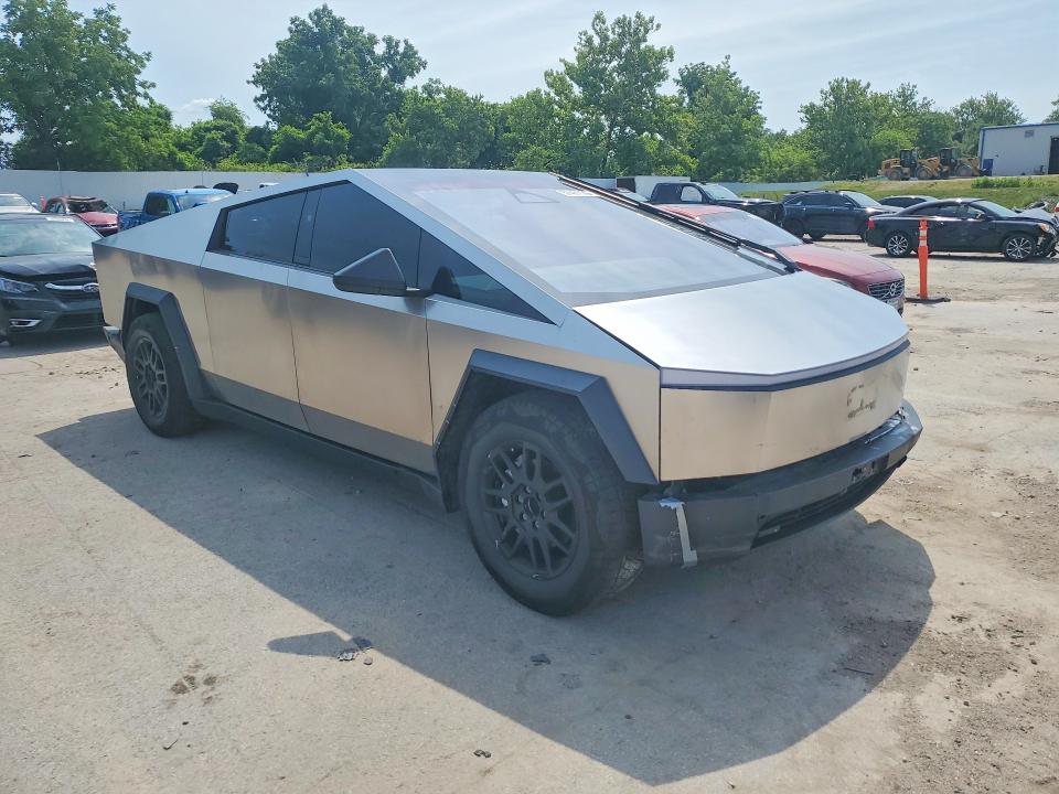 57491176 :رقم المزاد ، 7G2CEHED0SA072551 vin ، 2025 Tesla Cybertruck مزاد بيع