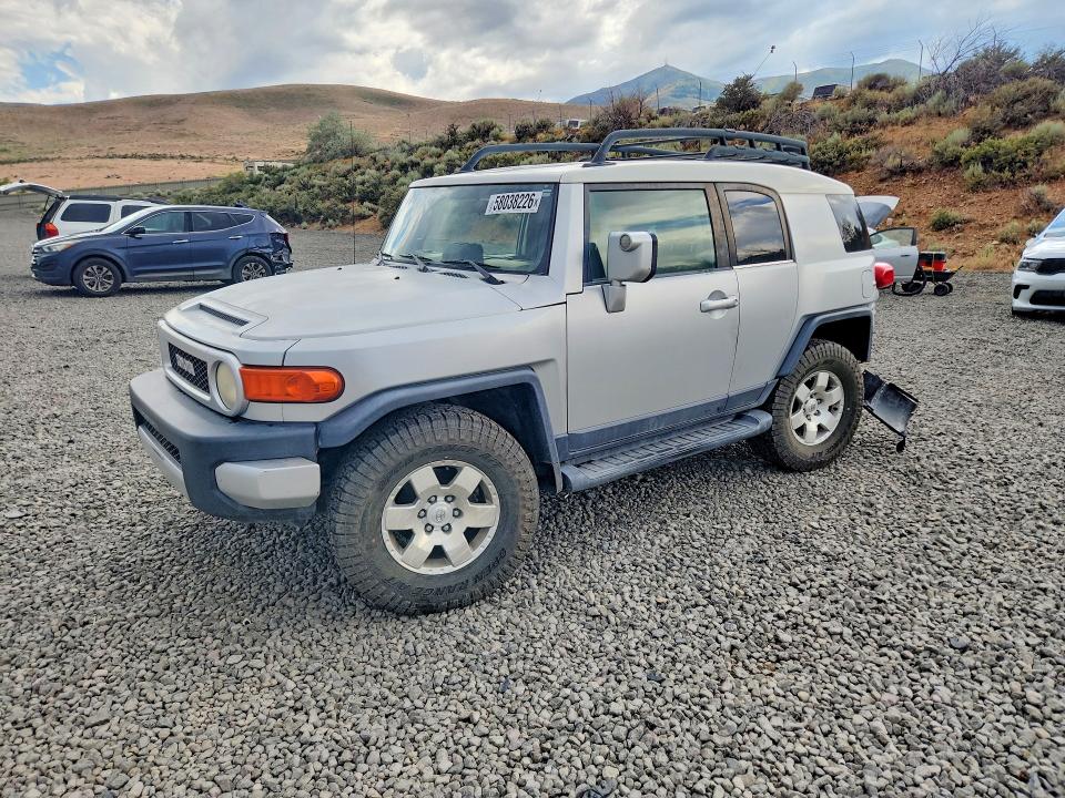 58038226 :رقم المزاد ، JTEBU11F170098581 vin ، 2007 Toyota Fj Cruiser مزاد بيع