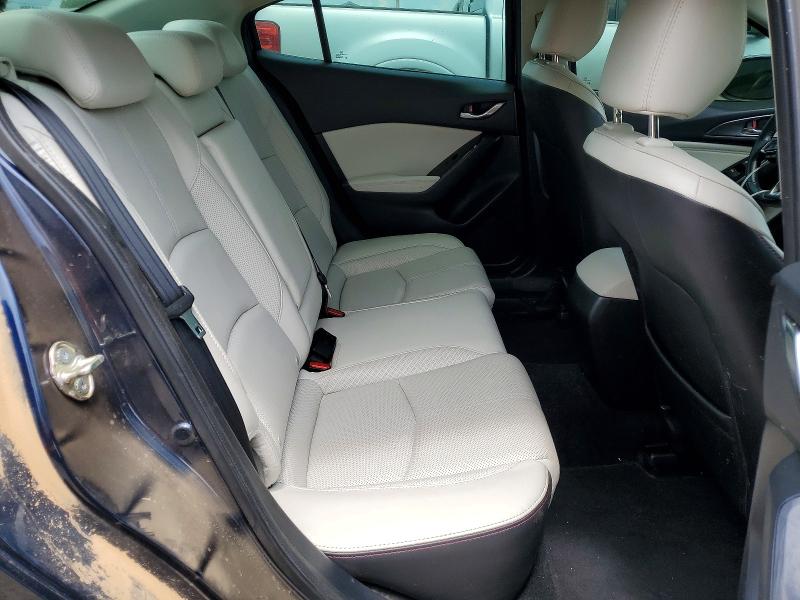 Auction sale of the 2018 Mazda 3, vin: 3MZBN1W31JM253213, lot number: 52916166