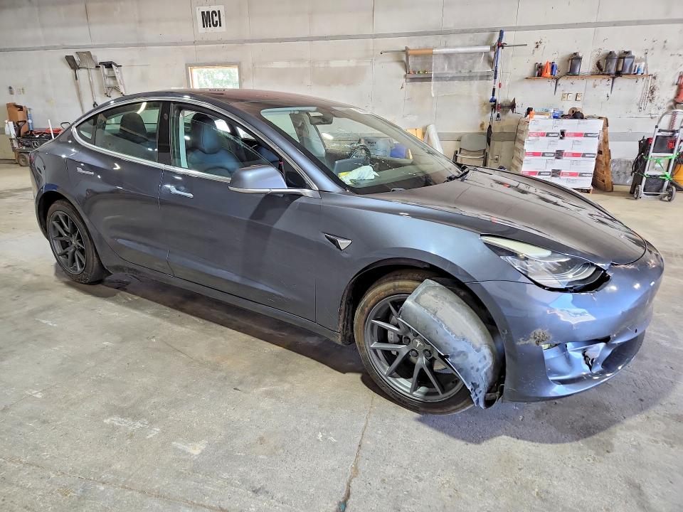 58525426 :رقم المزاد ، 5YJ3E1EA6JF005115 vin ، 2018 Tesla Model 3 مزاد بيع