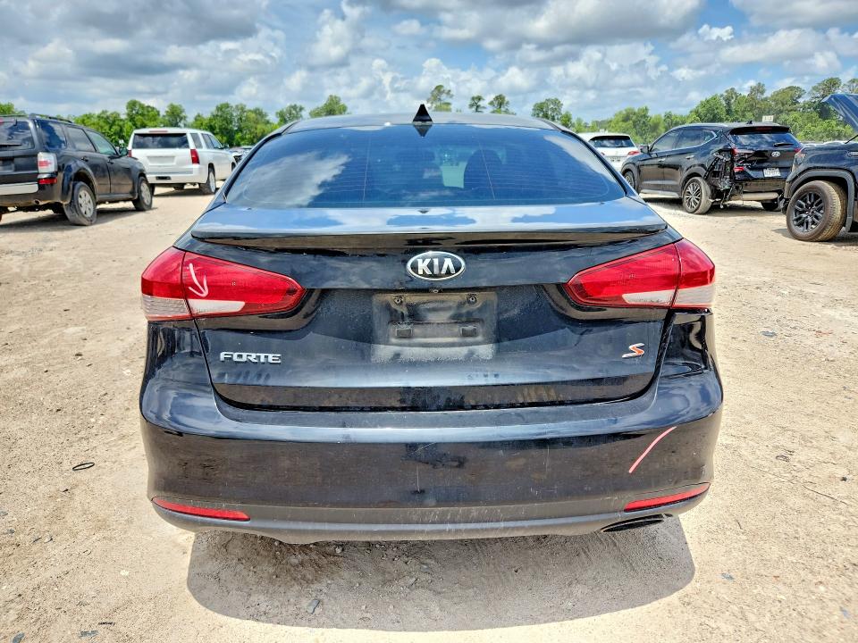 55787716 :رقم المزاد ، 3KPFL4A78JE207250 vin ، 2018 Kia Forte مزاد بيع