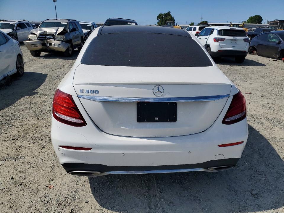 58108726 :رقم المزاد ، WDDZF4JB1JA428982 vin ، 2018 Mercedes-benz E مزاد بيع