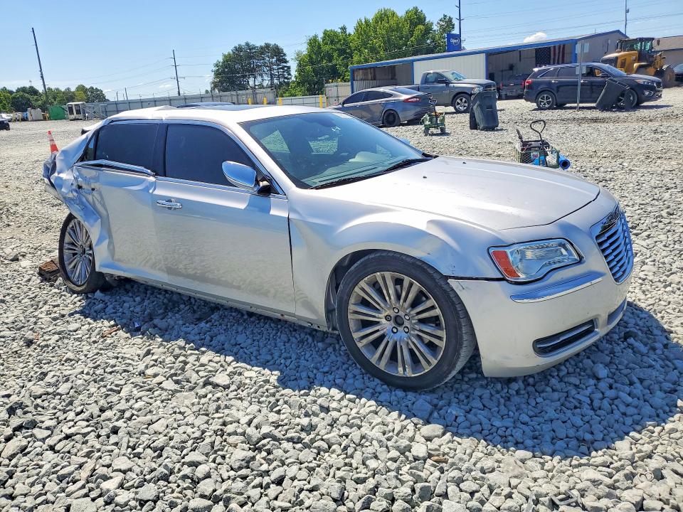 56057756 :رقم المزاد ، 2C3CA6CT1BH614447 vin ، 2011 Chrysler 300c مزاد بيع