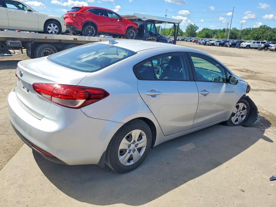 57973066 :رقم المزاد ، 3KPFK4A74HE029365 vin ، 2017 Kia Forte مزاد بيع