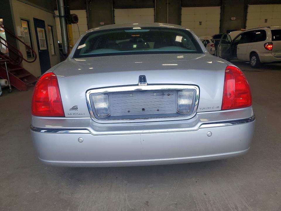 Продаж на аукціоні авто 2004 Lincoln Town Car, vin: 1LNHM83W34Y615599, номер лоту: 55376266