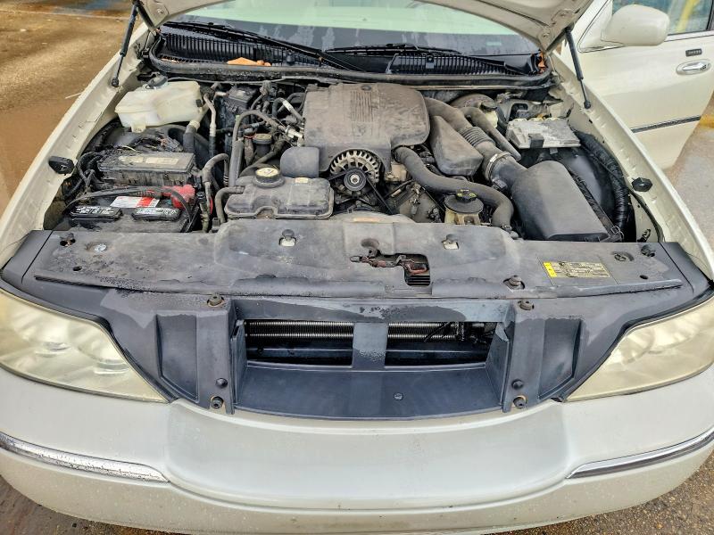 57414096 :رقم المزاد ، 1LNHM82V96Y620737 vin ، 2006 Lincoln Town Car مزاد بيع