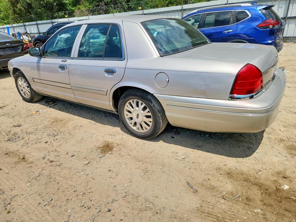 56141596 :رقم المزاد ، 2FAHP74W04X142660 vin ، 2004 Ford Crown Victoria مزاد بيع