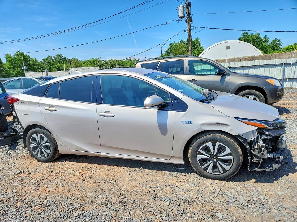 56388956 :رقم المزاد ، JTDKARFP1H3018032 vin ، 2017 Toyota Prius Prime مزاد بيع