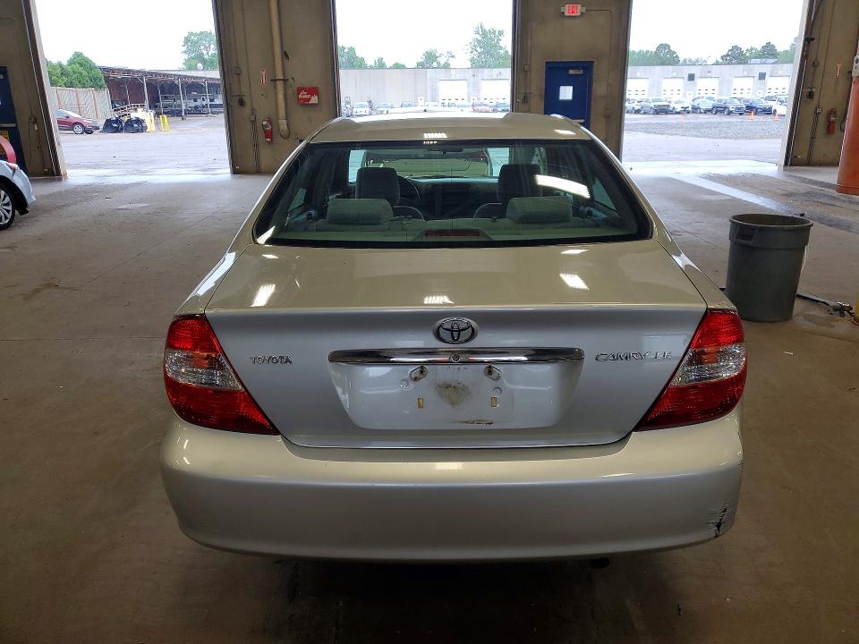 57215976 :رقم المزاد ، 4T1BE32K82U076907 vin ، 2002 Toyota Camry مزاد بيع