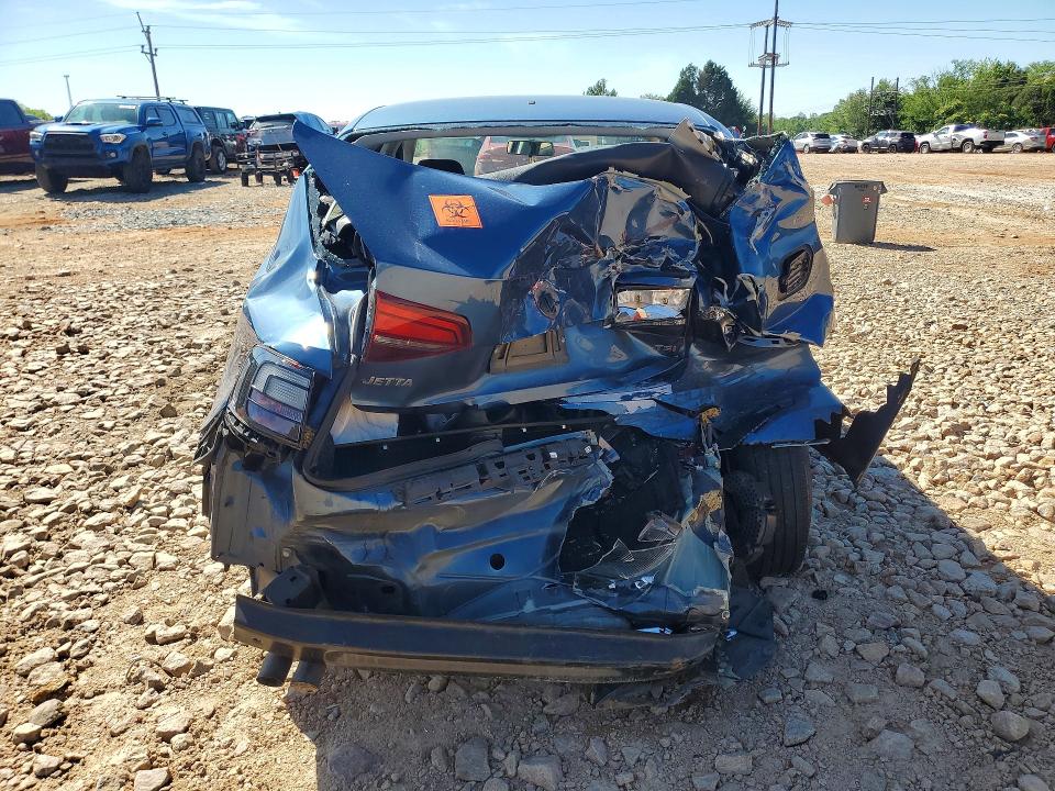 2018 Volkswagen Jetta მანქანა იყიდება აუქციონზე, vin: 3VW2B7AJ9JM210773, აუქციონის ნომერი: 58214096