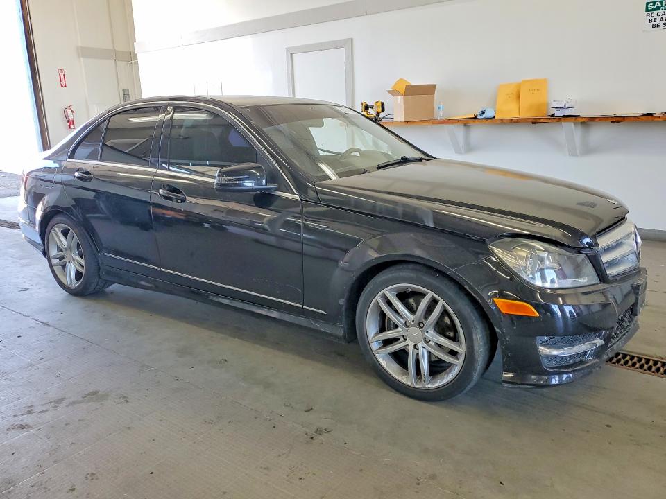 2013 Mercedes-benz C მანქანა იყიდება აუქციონზე, vin: WDDGF4HB9DA774683, აუქციონის ნომერი: 55756846
