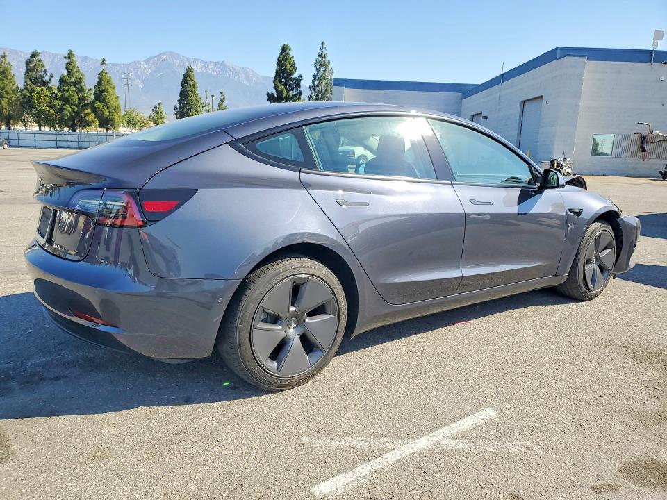 57166356 :رقم المزاد ، 5YJ3E1EA4NF336359 vin ، 2022 Tesla Model 3 مزاد بيع