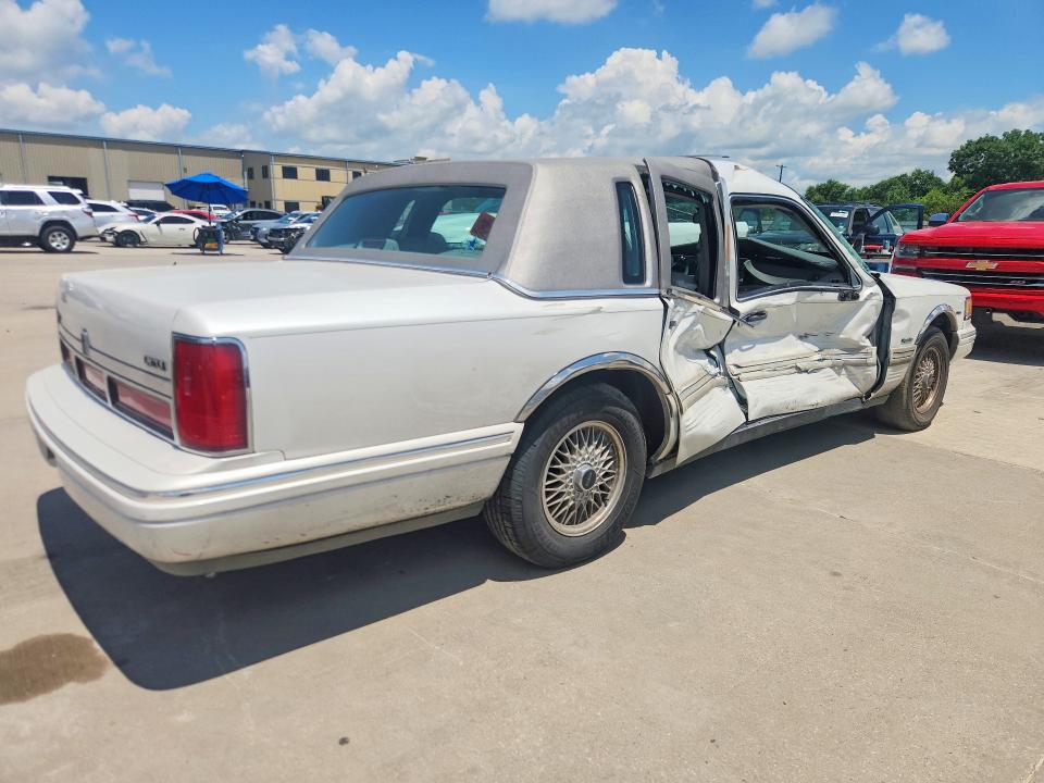 1997 Lincoln Town Car მანქანა იყიდება აუქციონზე, vin: 1LNLM82W3VY617608, აუქციონის ნომერი: 56793916
