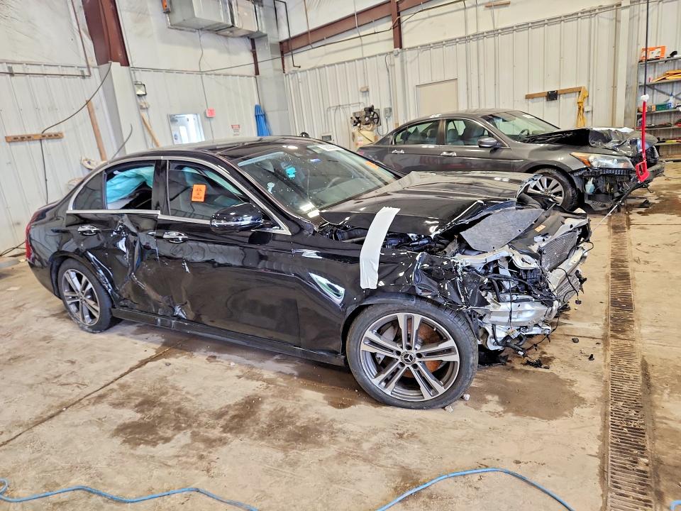 56935366 :رقم المزاد ، W1KZF8EB0PB150368 vin ، 2023 Mercedes-benz E مزاد بيع