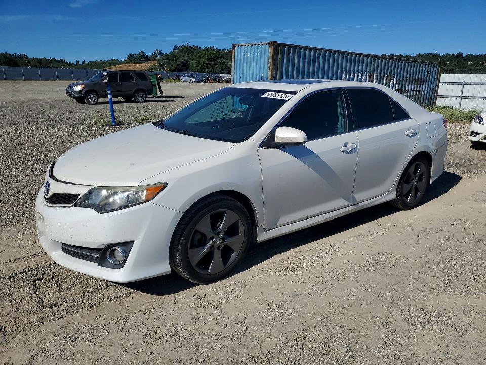 56865926 :رقم المزاد ، 4T1BK1FK4EU026713 vin ، 2014 Toyota Camry مزاد بيع