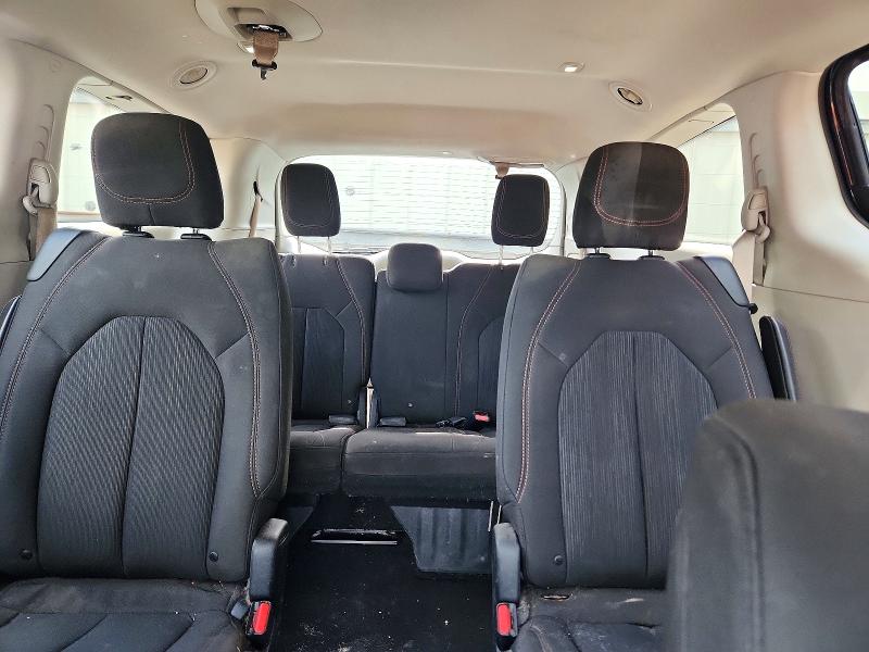 57320536 :رقم المزاد ، 2C4RC1FG2JR122942 vin ، 2018 Chrysler Pacifica مزاد بيع
