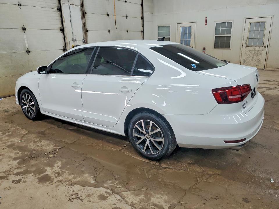 57141636 :رقم المزاد ، 3VWDB7AJ5HM327124 vin ، 2017 Volkswagen Jetta مزاد بيع