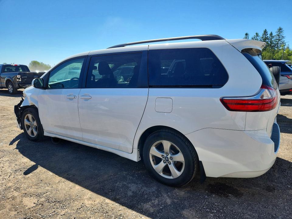56795136 :رقم المزاد ، 5TDKZ3DCXJS963457 vin ، 2018 Toyota Sienna مزاد بيع