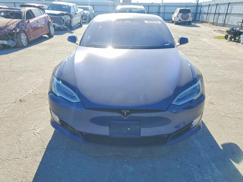 56888306 :رقم المزاد ، 5YJSA1E28HF200840 vin ، 2017 Tesla Model S مزاد بيع