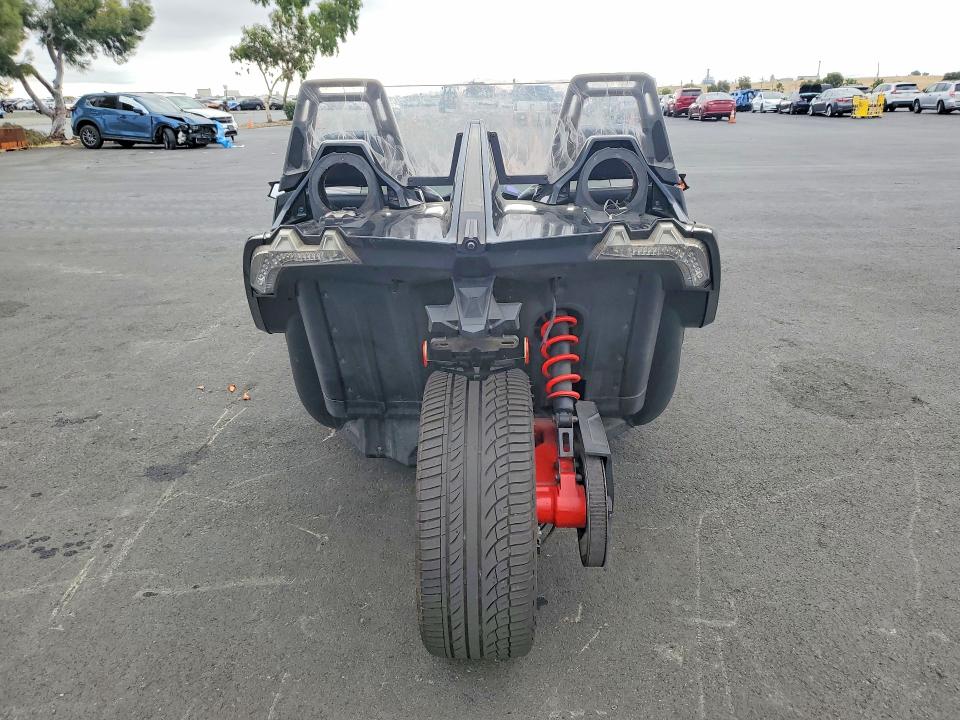 57345606 :رقم المزاد ، 57XAAPFA7G5109716 vin ، 2016 Polaris Slingshot مزاد بيع