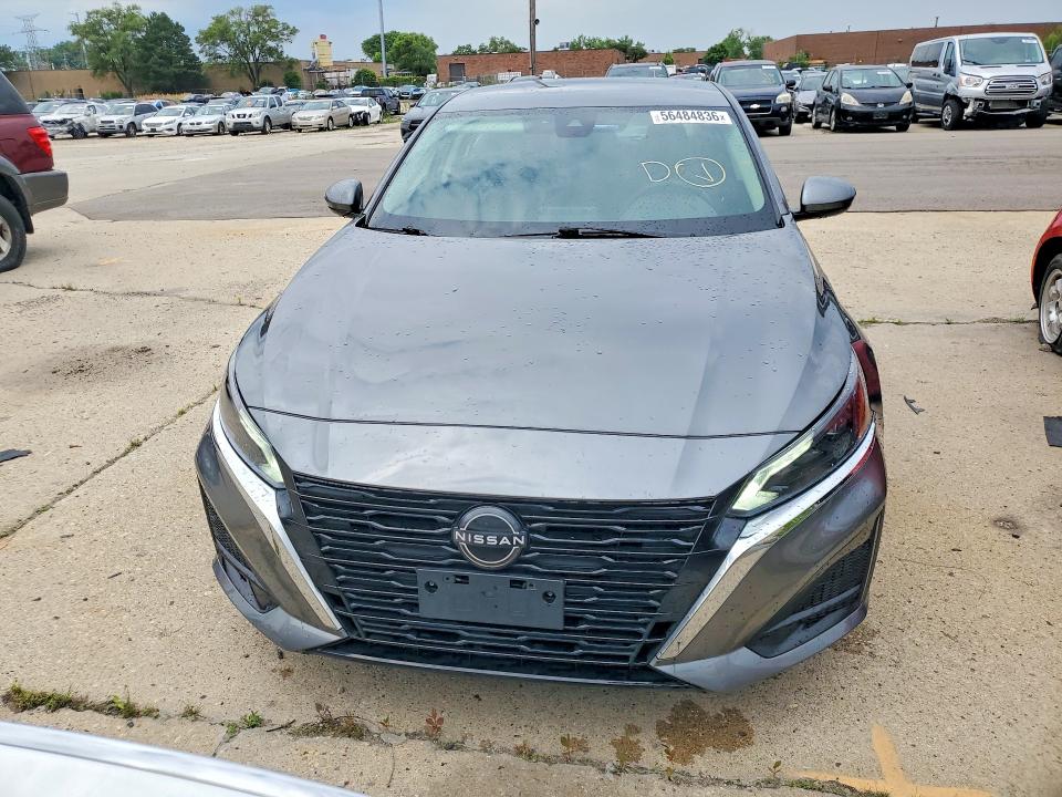 56484836 :رقم المزاد ، 1N4BL4BV0PN376989 vin ، 2023 Nissan Altima مزاد بيع