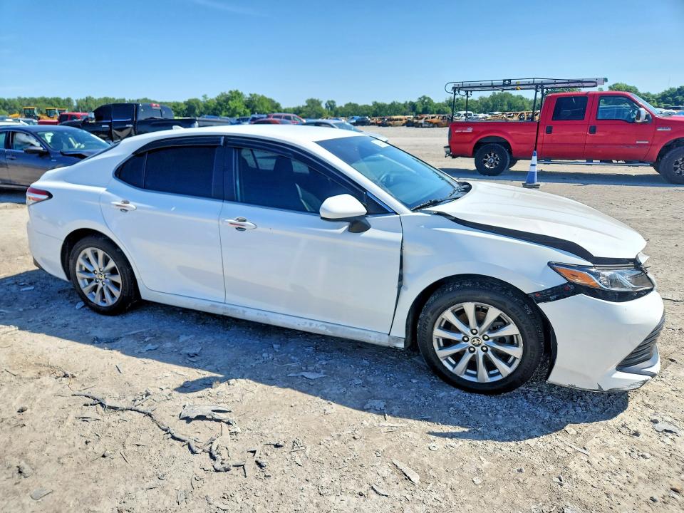 55439166 :رقم المزاد ، 4T1C11AK2LU977410 vin ، 2020 Toyota Camry مزاد بيع